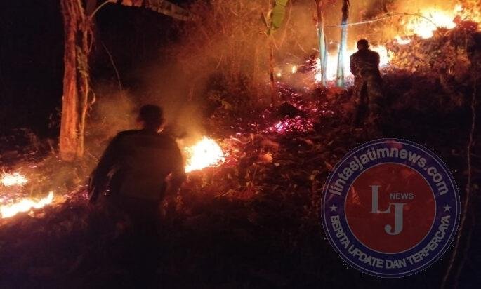 Babinsa, Bersama Inkait dan Komponen Masyarakat Desa Pager Kompak Padamkan Kebakaran Hutan