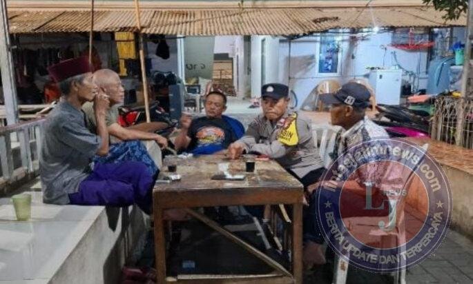 Bhabinkamtibmas Muara Angke Sambang Satkamling Warga dan Sampaikan Pesan Kamtibmas