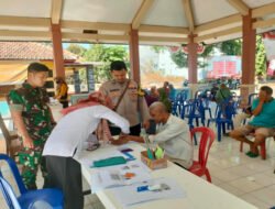 Babinsa Koramil Ngrambe Amankan Penyaluran Bantuan PKH Plus Tahap III