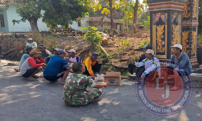 Musim Kemarau, Babinsa Sambi Ingatkan Warga Waspada Bahaya Pembakaran Sampah
