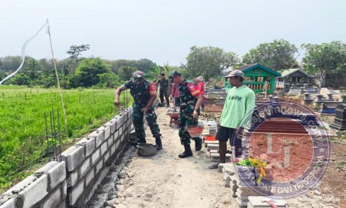 TNI dan Warga Kalijambe Bersatu, Pagar Makam Dibangun dengan Semangat Gotong Royong