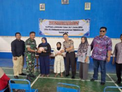 TNI-Polri Dampingi Penyaluran BLT bagi Warga Desa Rejowinangun
