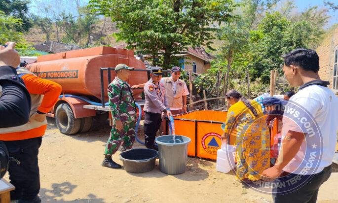 Musim Kemarau, Babinsa Kodim Ponorogo Pendampingan Penyaluran Air Barsih