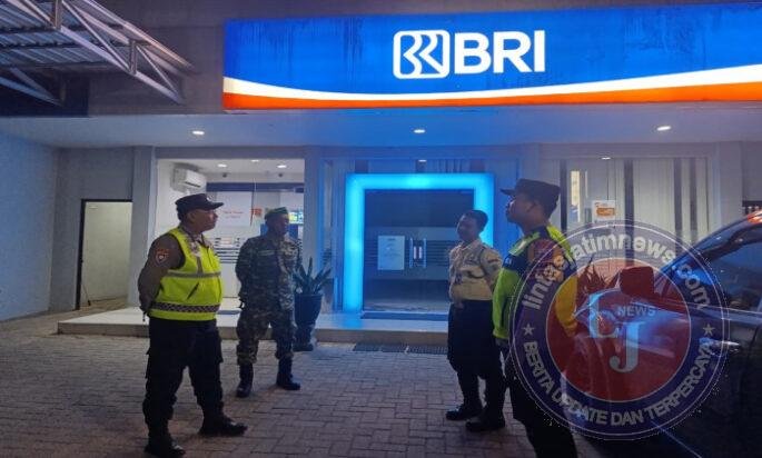 Pastikan Aman dan Kondusif, Babinsa Kendal dan Polsek Bersinergi Jaga Keamanan Wilayah