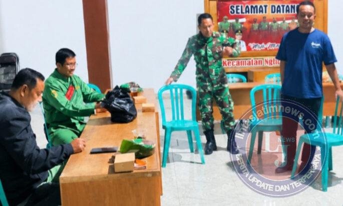 Patroli Malam Personel Koramil Dan Linmas Ciptakan Rasa Aman, Warga Sambut Antusias