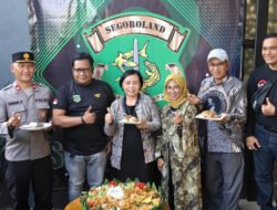 Wakil Ketua Komisi B DPRD Kota Surabaya dan Kapolsek Pakal Hadiri Anniversary Komunitas Ojol Segoroland ke-11