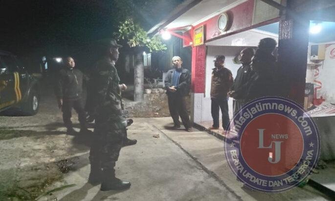Patroli Malam Koramil Batuwarno, TNI-Polri Sambangi Pos Kamling Jaga Kondusivitas Wilayah