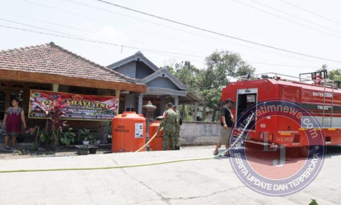 Bakti TNI AD, Kodim Ponorogo Adakan Penyaluran Bantuan Air Bersih Secara Serentak