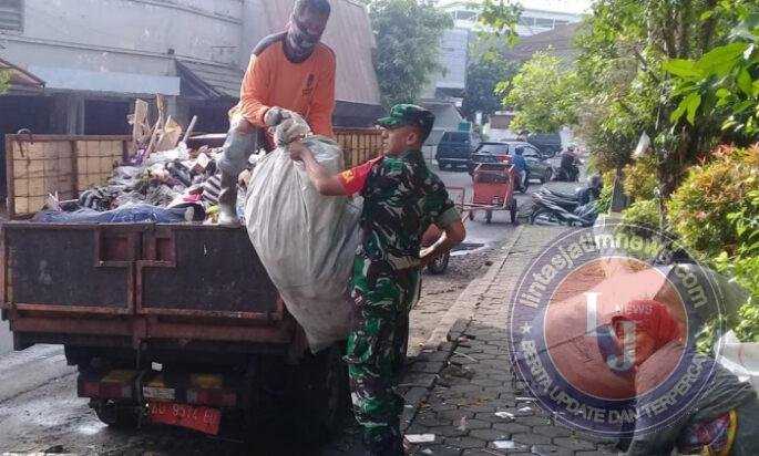 Babinsa Keprabon Bersama Saberling & Warga Laksanakan Gotong Royong, Ciptakan Lingkungan Bersih dan Sehat