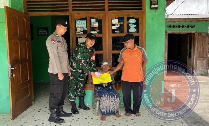 Door to Door, TNI-Polri Dampingi Penyaluran BLT di Sumberingin