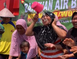 Warga Desa Jimbar Full Senyum Terima Bantuan Air Bersih dari Kodim Wonogiri