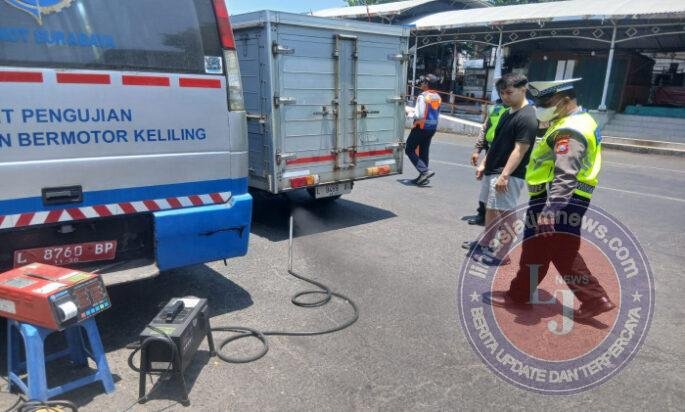 Polres Pelabuhan Tanjung Perak Tingkatkan Kepatuhan dan Tekan Polusi melalui Operasi Gabungan
