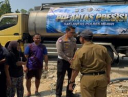 SABER Satlantas Polres Ngawi: Salurkan Bantuan Air Bersih untuk Warga Terdampak Kekeringan