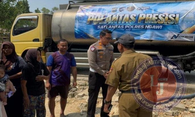 SABER Satlantas Polres Ngawi: Salurkan Bantuan Air Bersih untuk Warga Terdampak Kekeringan