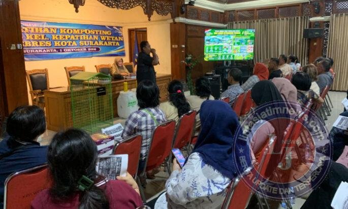 Kreatif dan Peduli Lingkungan, Bati Komsos Koramil Jebres Sulap Drum Bekas Jadi Komposter Bernilai Ekonomi di Kepatihan Wetan