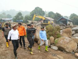 Tinjau Lokasi Bencana, Bima Pastikan Dukungan Tanggap Darurat Banjir Bandang Solok