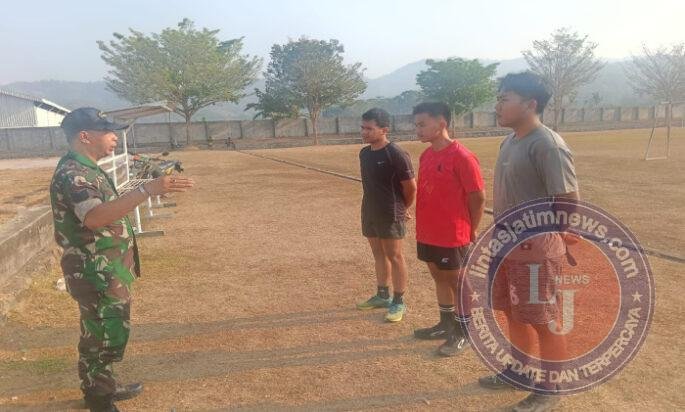 Siapkan Generasi yang Tangguh dan Sehat, Babinsa Koramil 0801/03 Arjosari Latih Jasmani Calon Pendaftar TNI