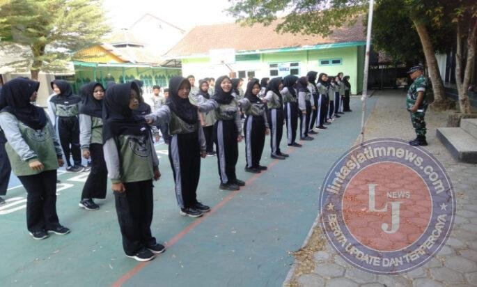 Bentuk Jiwa Kepemimpinan, Koramil 0801/07 Ngadirojo Beri Materi LDKS Kepada 51 Siswa SMPN 1 Ngadirojo