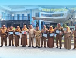 Enam Guru SD Lamongan Raih Penghargaan atas Karya Buku Literasi