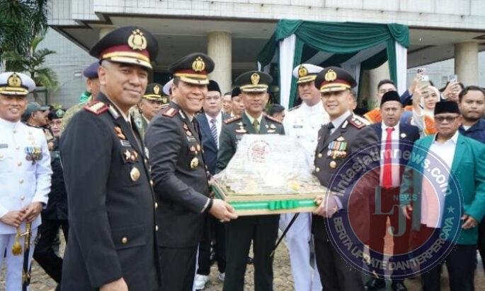 HUT Ke- 81 Tahun TNI, Kapolres Pelabuhan Tanjung Priok Hadiri Upacara Bersama Forkopimko Plus Jakarta Utara