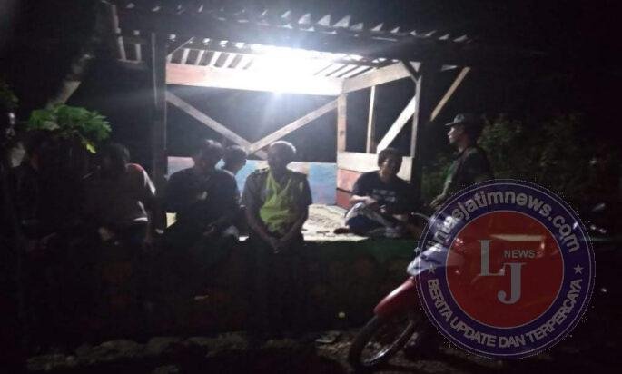 Babinsa Koramil Eromoko Sambangi Pos Ronda, Jaga Wilayah Tetap Kondusif