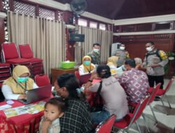 Perangi TBC di Jebres, Babinsa Kepatihan Wetan Dampingi Skrining Gratis ACF Bersama Puskesmas Purwodiningratan