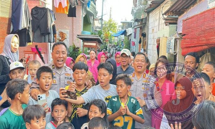 Luthfie Daily Berbagi, Kapolrestabes Surabaya Bersama Purnomo Polisi Baik Berikan Bantuan dan Beasiswa