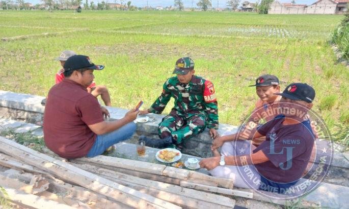 Komsos, Sarana Babinsa Kodim Ponorogo Jalin Kedekatan Antara Dengan Warga