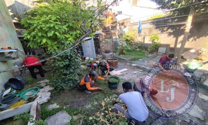 Gandeng Saberling, Babinsa Sudiroprajan Ajak Warga Kerja Bakti Wujudkan Lingkungan Bersih Dan Sehat