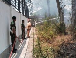 Kebakaran Mengancam Lahan Kosong Nambangan Lor, Petugas Bergerak Cepat