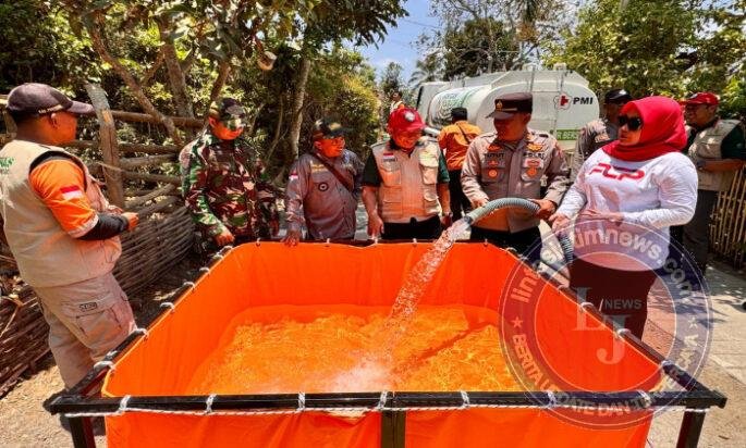Sinergi Lintas Instansi, Polres Ponorogo Salurkan Bantuan Air Bersih untuk Warga Desa Tumpuk