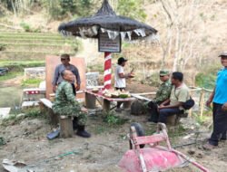 Sembari Tinjau Lokasi Jembatan Garuda, Dandim 0801/Pacitan Sempatkan Komsos Dengan Warga