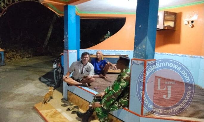 Patroli Malam di Nogosari, Babinsa Ajak Warga Perkuat Ronda dan Waspada Bahaya Kebakaran