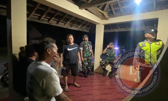 TNI-Polri Patroli Malam di Jatiroto, Warga Diajak Menjaga Keamana Dan Ketertiban