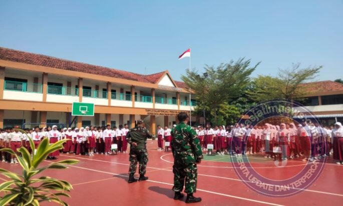 Tanamkan Disiplin Sejak Dini, Babinsa Gilingan Latih PBB dan Bentuk Karakter Siswa SD