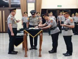 Kapolri Pimpin Sertijab Kakorlantas dan Tiga Kapolda di Mabes Polri