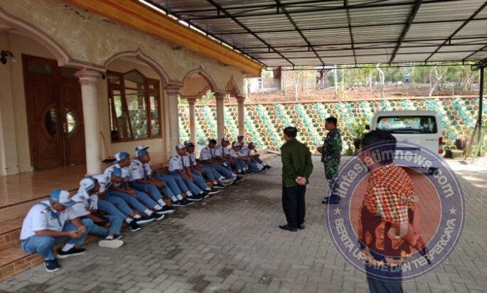 Tanamkan Nasionalisme Sejak Dini, Babinsa Kodim Ponorogo Berikan Materi Wasbang Kepada Siswa