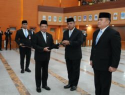 Lantik Pejabat Eselon I dan Staf Khusus, Mendagri Tekankan Loyalitas, Integritas, dan Kinerja