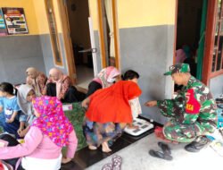 Dekat dengan Warga, Babinsa Sidorejo Bantu Kelancaran Pelayanan Posyandu