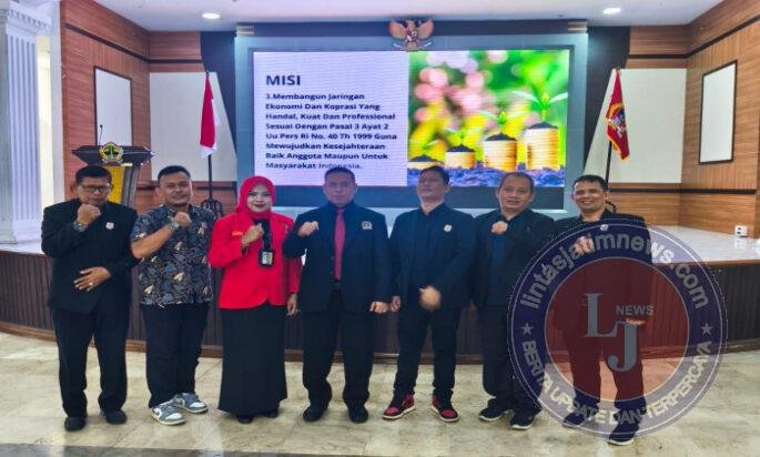 Ketum PWDPI Kukuhkan Pengurus DPW dan DPC Se-Jawa Tengah, Tekankan Profesionalisme Wartawan