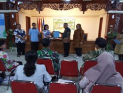 Dukung Hidup Sehat, Babinsa Kepatihan Wetan Kawal Deklarasi Kampung Bebas Asap Rokok