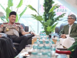 Perkuat Sinergi dengan Ulama, Kapolri Silaturahmi dengan Rais Aam PBNU di Surabaya