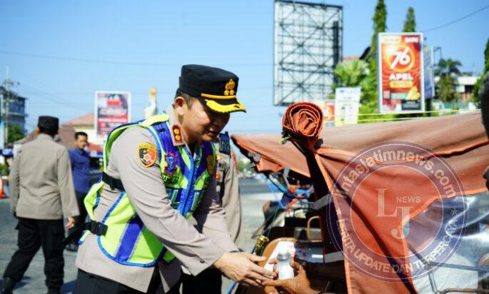 Rangkul Abang Becak, Polres Ponorogo Wujudkan Semangat ‘Polisi Bersama Masyarakat’ Tanpa Sekat