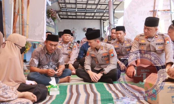 Kapolres Probolinggo Kota Takziah ke Rumah Korban Karhutla Bromo, Beri Dukungan Moril dan Tali Asih
