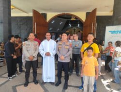 Jaga Suasana Ibadah Tetap Nyaman, Polres Gresik Sapa Jemaat dan Perkuat Silaturahmi