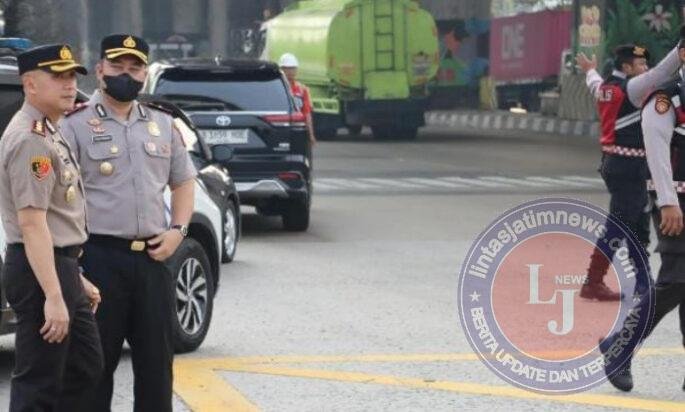 Kapolres Pelabuhan Tanjung Priok Turun Langsung Atur Lalu Lintas, Pastikan Aktivitas Masyarakat Berjalan Lancar
