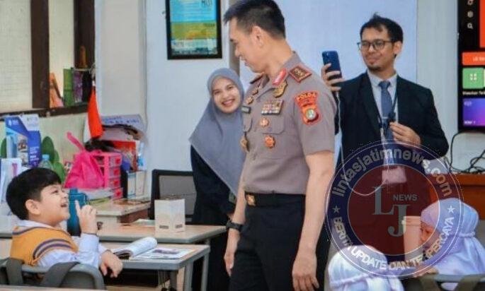 Polisi Peduli Pendidikan, Kapolda Metro Jaya Sapa Pelajar dan Dorong Literasi AI Sejak Dini