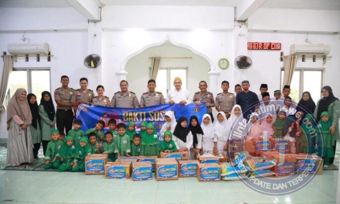 Hari Jadi ke-75 Humas Polri, Divhumas Polri Gelar Bakti Sosial untuk Lansia dan Anak Yatim