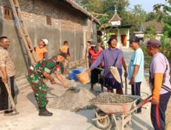 Gotong Royong Babinsa dan Warga Kedungrejo, Jalan Menuju Musala Dusun Klubuk Kini Diperkeras
