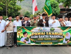 TNI-Polri Bersinergi Amankan Pawai Ta’aruf Hari Santri di Panggul
